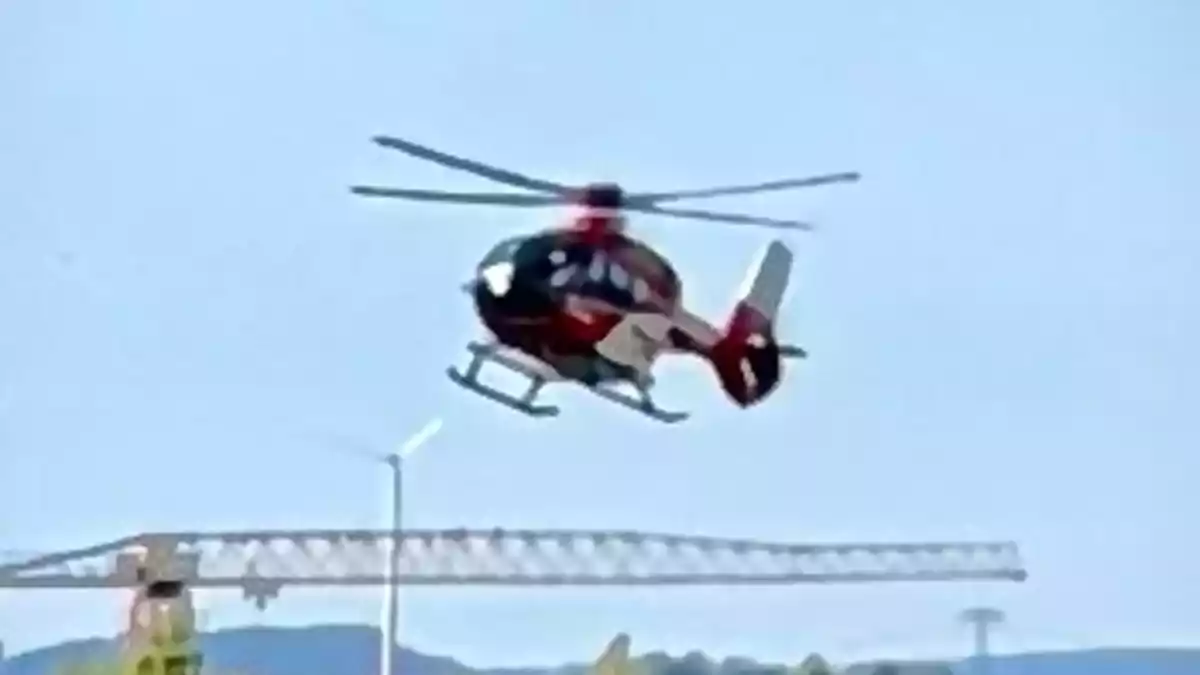 LPI-NDH: Unfall an Tankstelle - Feuerwehren, Polizei und Rettungshubschrauber im Einsatz - Bild: presseportal.de