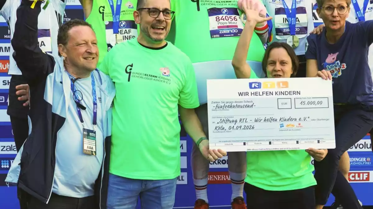 15.000 Euro für den guten Zweck: Papa Wutz unterstützt Spendenlauf beim BMW BERLIN-MARATHON - Bild: presseportal.de