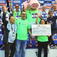 15.000 Euro für den guten Zweck: Papa Wutz unterstützt Spendenlauf beim BMW BERLIN-MARATHON - Foto: presseportal.de