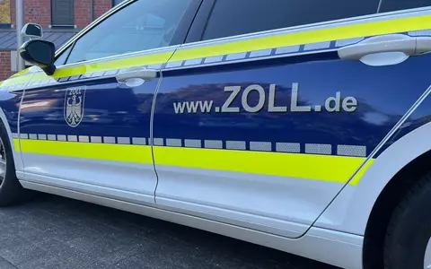 HZA-KR: Zoll vereitelt Fluchtversuch und stellt hohe Bargeldsumme sicher / Bundesweite Schwerpunktkontrolle. Barbershops und Nagelstudios im Fokus - Foto: presseportal.de