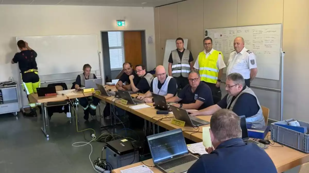FW Speyer: Landesweiter Übungstag: Rund 90 Einsatzkräfte erproben Zusammenarbeit und Führungsstrukturen - Bild: presseportal.de