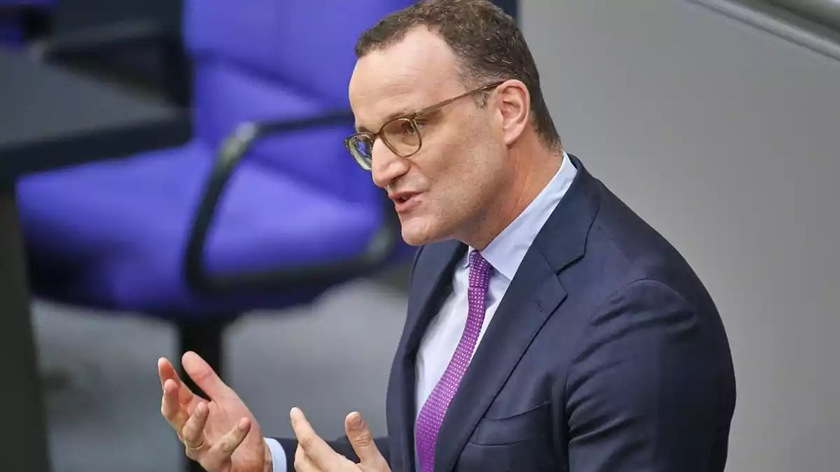 Grüne werfen Spahn mangelndes Anstandsgefühl vor