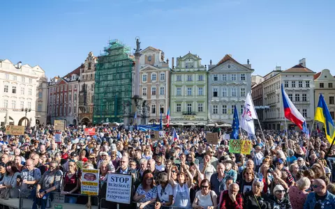 Tausende nahmen an einer Demonstration gegen Populisten und Extremisten auf dem Altstädter Ring in Prag teil. - Foto: Kamaryt Michal/CTK/dpa