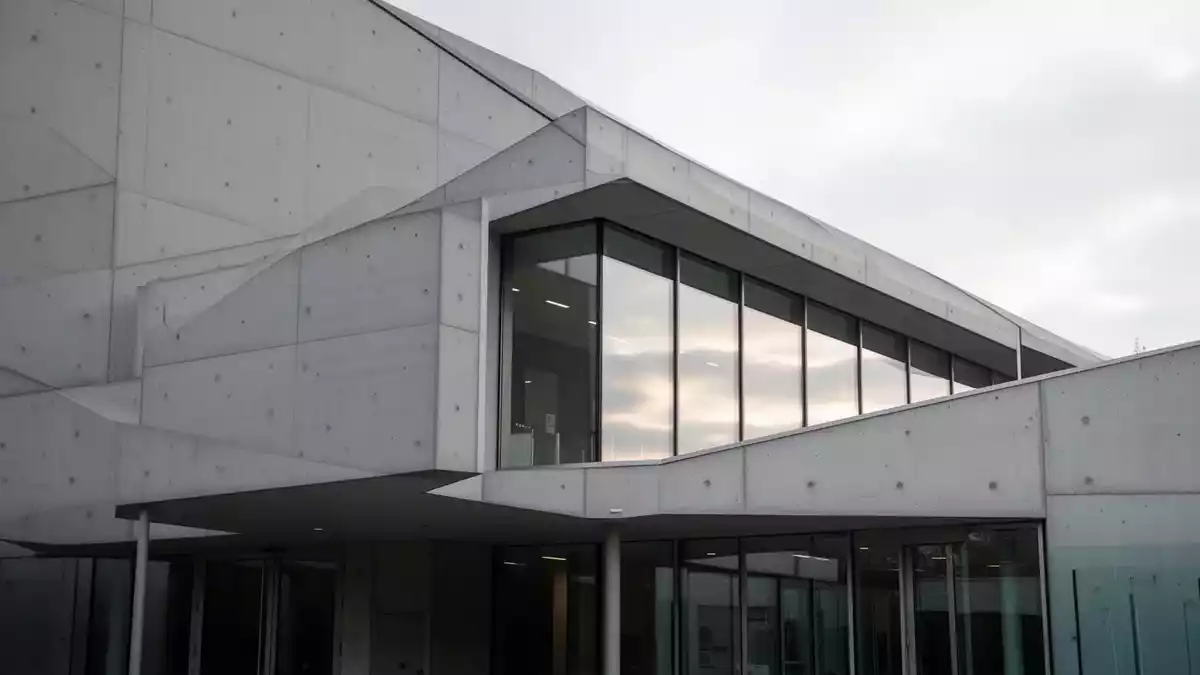 OVG NRW: Einzelner Harnstein rechtfertigt keinen pauschalen Polizeiausschluss