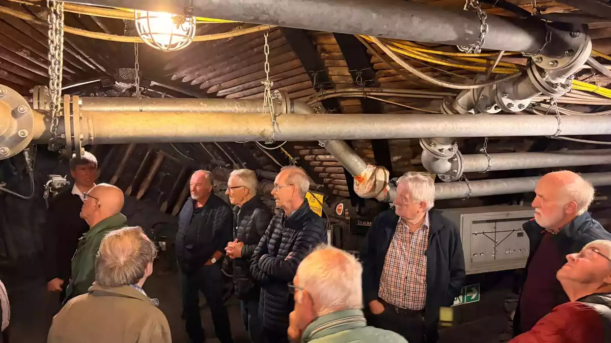 FW-WRN: Ehrenabteilung des Löschzuges Mitte auf Zeitreise im Bergbau - Bild: presseportal.de