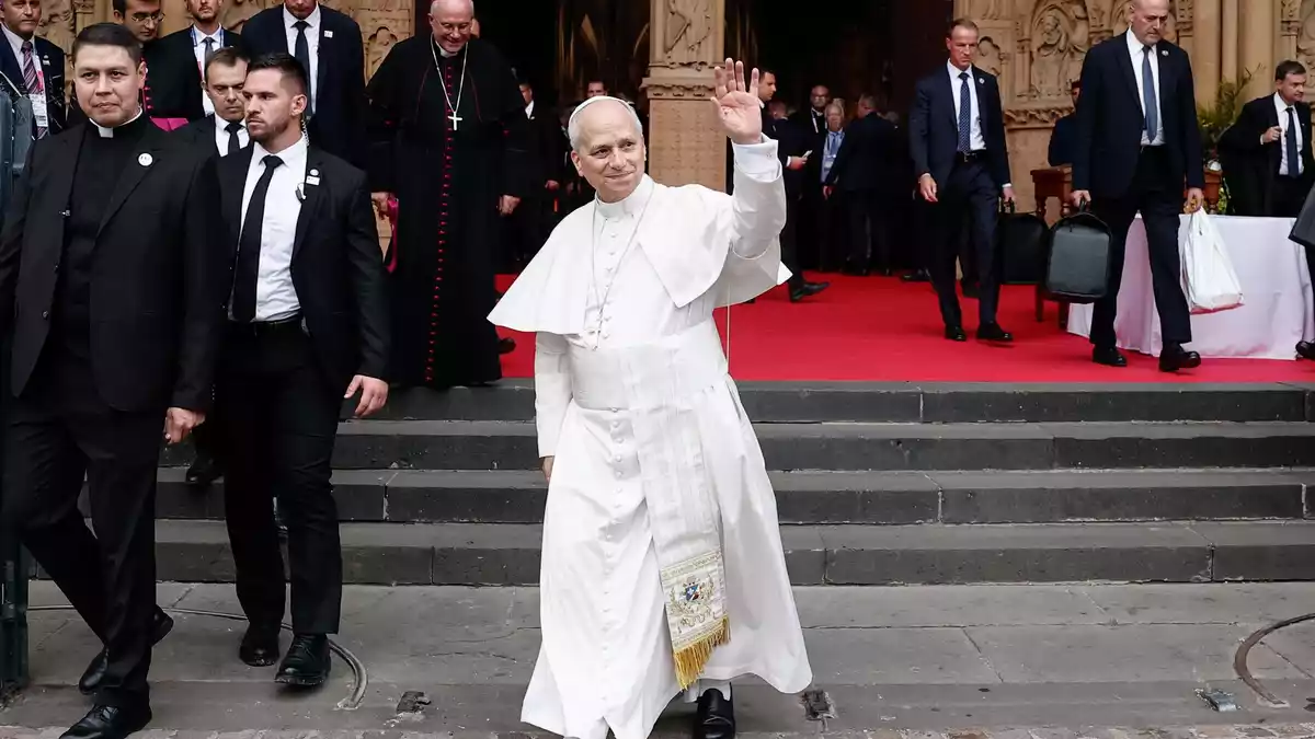 Papst Leo XIV. ist nach vier Tagen in Frankreich zurück in Rom. - Bild: Benoit Tessier/Pool Reuters/AP/dpa