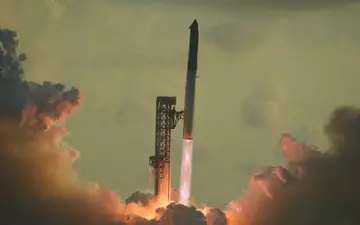 Das Raketensystem «Starship» von SpaceX startet von Starbase in Texas zu einem Testflug. (Archivbild) - Foto: Eric Gay/AP/dpa
