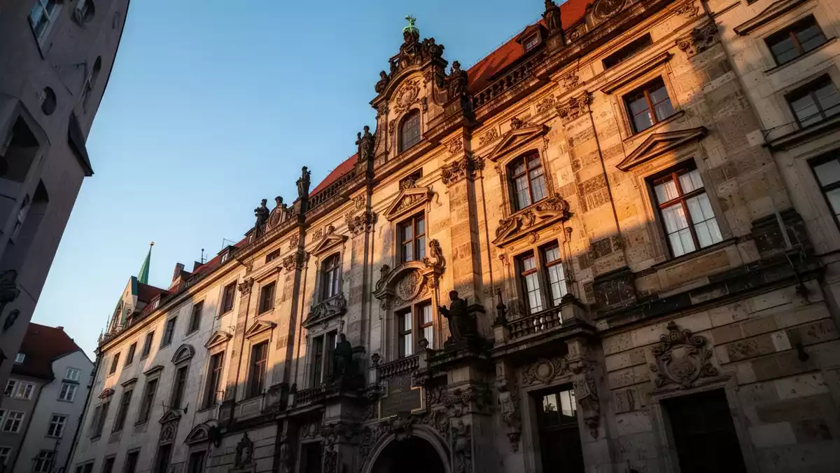 Alte Akademie München: OPES übernimmt Grundstück nach Signa-Insolvenz