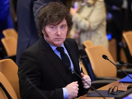 Argentiniens Präsident Javier Milei setzt London eine zweiwöchige Frist, um das aktuelle Erdölprojekt bei den Falklandinseln zu unterbinden. (Archivbild) - Foto: Charly Triballeau/Pool AFP/AP/dpa