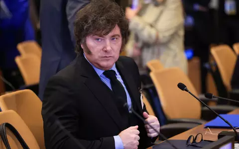 Argentiniens Präsident Javier Milei setzt London eine zweiwöchige Frist, um das aktuelle Erdölprojekt bei den Falklandinseln zu unterbinden. (Archivbild) - Foto: Charly Triballeau/Pool AFP/AP/dpa