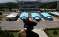 Seit Ende des Koreakriegs 1953 werden Nord- und Südkorea entlang der sogenannten demilitarisierten Zone (DMZ) getrennt - hier zu sehen von der nördlichen Seite. - Foto: Dita Alangkara/AP/dpa
