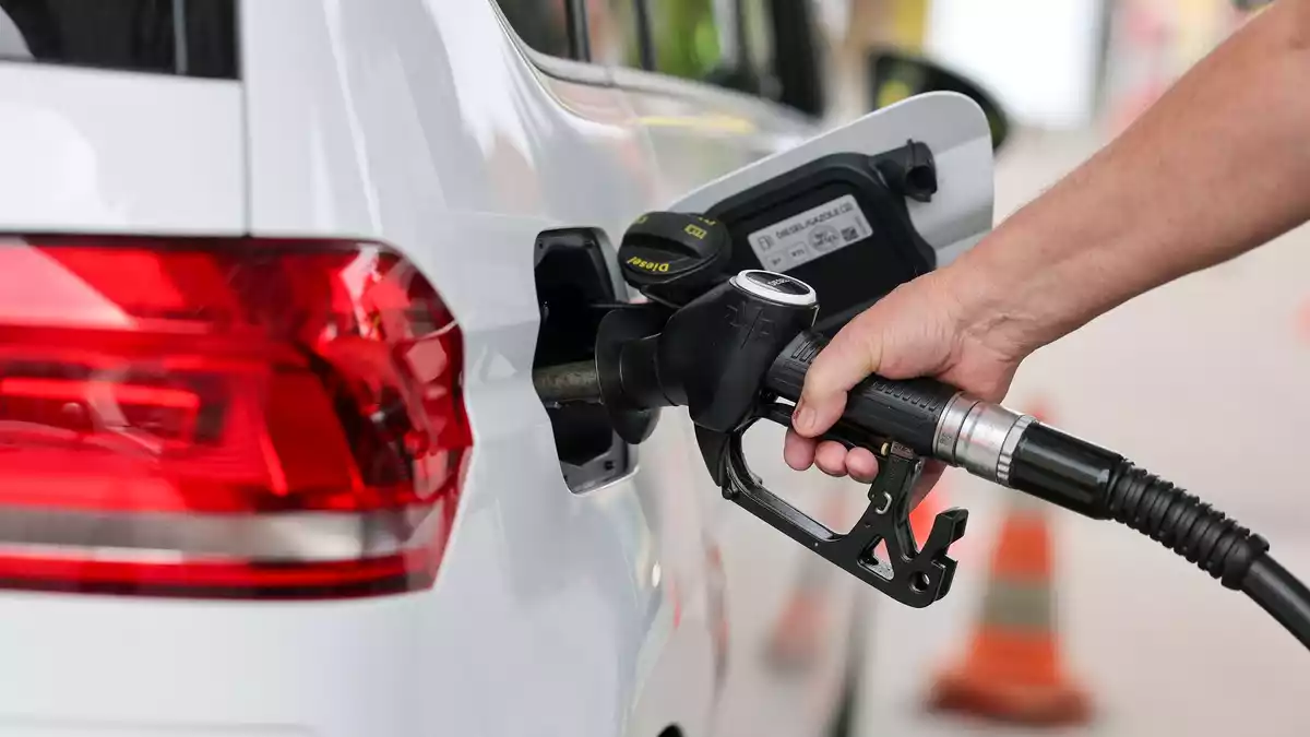 Autofahrer sollen vom Tankrabatt profitieren. (Symbolbild) - Bild: Jan Woitas/dpa