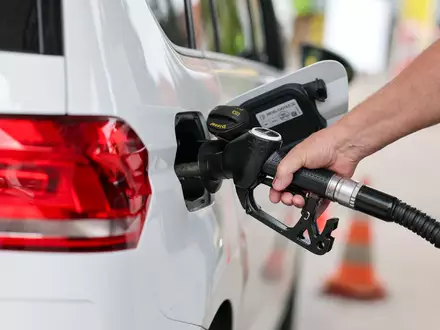 Autofahrer sollen vom Tankrabatt profitieren. (Symbolbild) - Foto: Jan Woitas/dpa