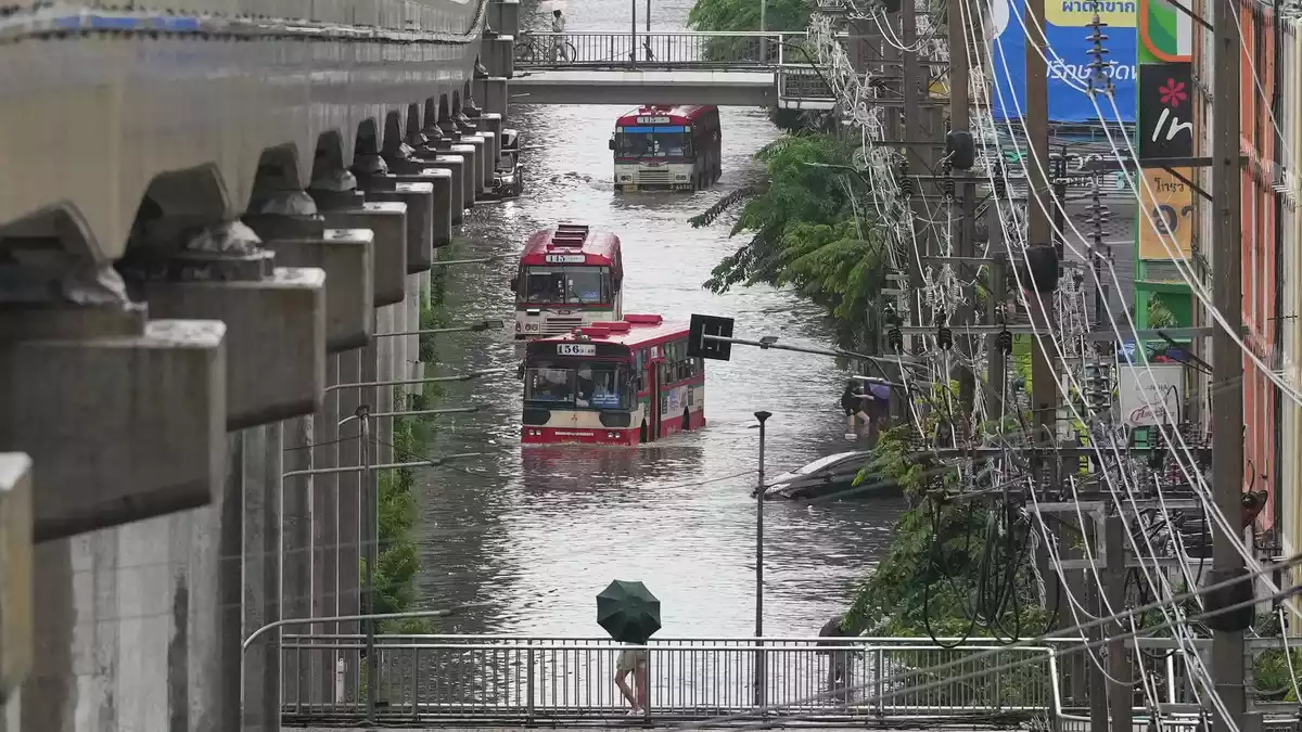 Nicht nur Bangkok, sondern auch andere Landesteile sind betroffen. - Bild: Sakchai Lalit/AP/dpa
