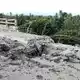 Die Bomben trafen einen Markt und eine Brücke. - Bild: Uncredited/Wai Hun Aung/AP/dpa