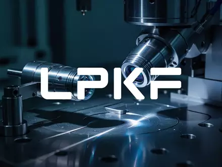 Hochmoderne industrielle Laserfertigung und Präzisionsoptik in einer sauberen, technologischen Umgebung. - Foto: über boerse-global.de