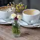 Zusammen Kaffee trinken und sich erzählen, was so los ist, ist ins Zwielicht geraten. (Illustration) - Bild: Peter Kneffel/dpa
