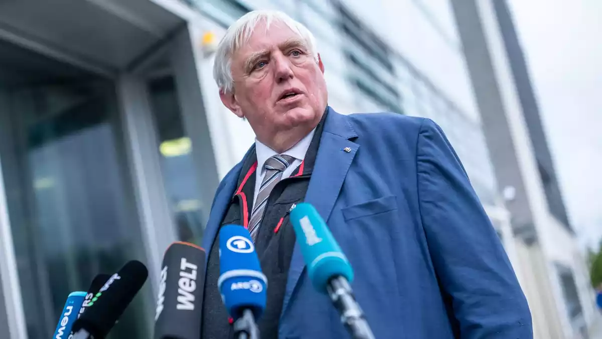 Der stellvertretende CDU-Vorsitzende Karl-Josef Laumann hat sich im Deutschlandfunk zum Pflegestreit geäußert. (Archivbild) - Bild: Michael Kappeler/dpa