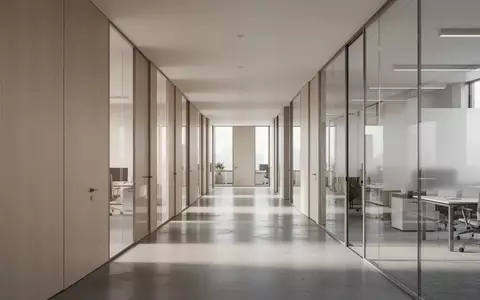 Ein minimalistischer, moderner Büroflur mit klaren architektonischen Linien und natürlichem Lichteinfall. - Foto: über boerse-global.de