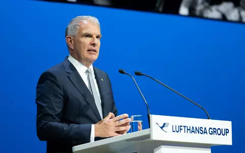 Lufthansa-Chef Carsten Spohr rechnet mit noch höheren Lasten durch den Iran-Krieg. (Archivbild)  - Foto: Florian Wiegand/dpa