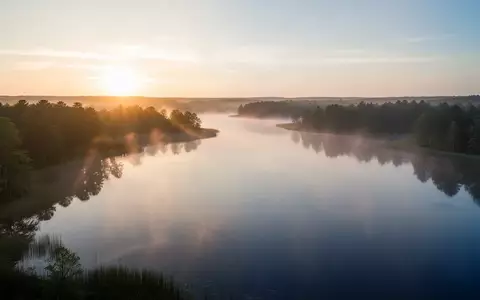 Symbolbild: ruhiger See bei Sonnenaufgang - Foto: über boerse-global.de