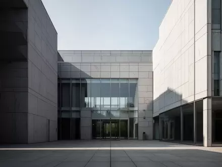 Moderne Fassade eines Verwaltungsgebäudes in klarer, sachlicher Architektur bei Tageslicht. - Foto: über boerse-global.de