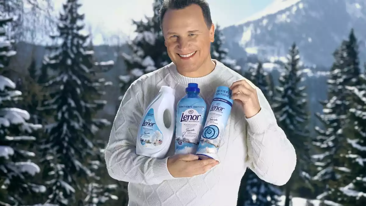Neu und nur für kurze Zeit: Lenor und Stardesigner Guido Maria Kretschmer holen mit Limitierter Edition Winterzauber die Magie verschneiter Tage nach Hause - Bild: presseportal.de