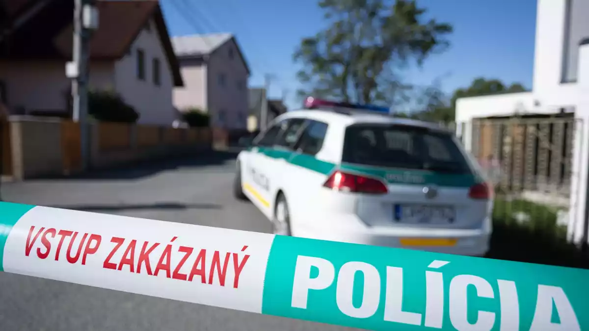 Die Polizei sperrte das Gebiet weiträumig ab. - Bild: Daniel Stehlík/TASR/dpa