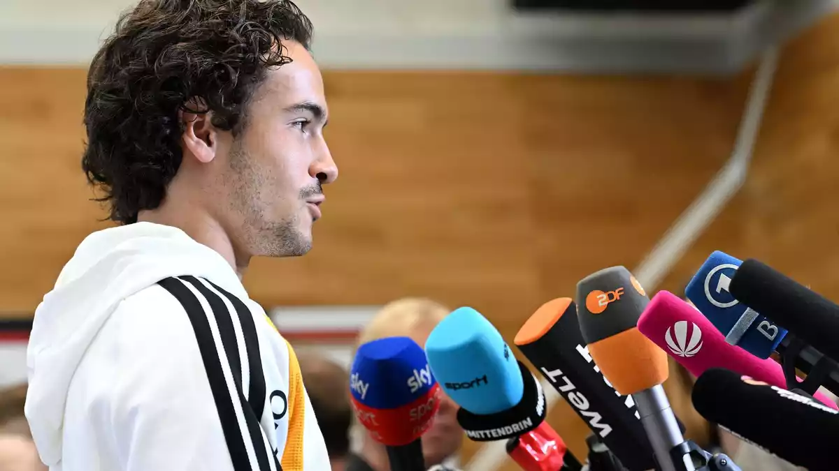 Plötzlich im Rampenlicht der Öffentlichkeit: Mika Baur in Herzogenaurach. - Bild: Federico Gambarini/dpa