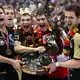 Der Vater hat das Höchste gereicht: Handball-Weltmeister Markus Baur (r) 2007. - Bild: Franz-Peter Tschauner/dpa