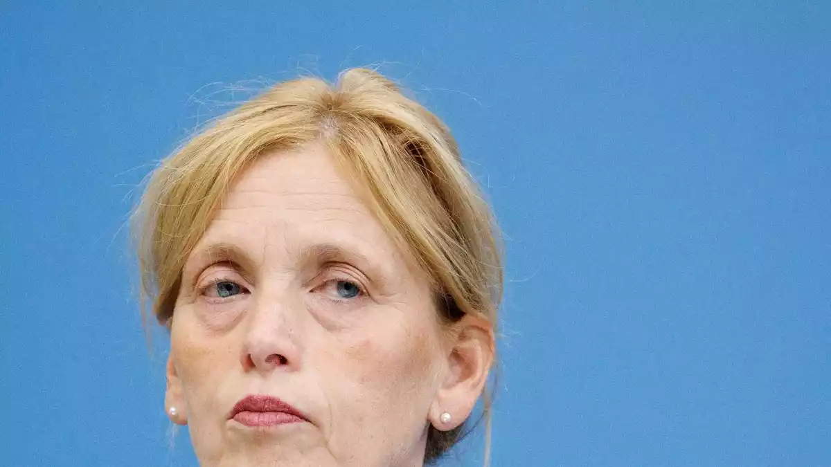 Ministerin Prien bleibt dabei, ihre Reformen durchzusetzen. (Archivbild) - Bild: Carsten Koall/dpa