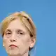 Ministerin Prien bleibt dabei, ihre Reformen durchzusetzen. (Archivbild) - Bild: Carsten Koall/dpa