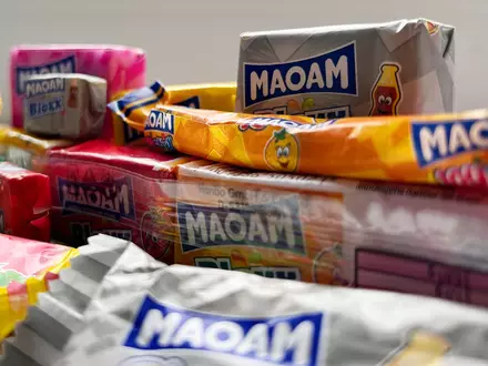 Maoam gehört erst seit 1986 zu Haribo, als die Firma den Kaubonbon-Hersteller Edmund Münster GmbH & Co. KG übernahm. (Symbolbild)  - Foto: Wolf von Dewitz/dpa-Zentralbild/dpa
