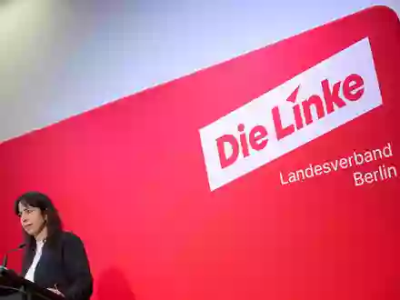 Die Spitzenkandidatin und Fraktionsvorsitzende der Berliner Linken, Elif Eralp, will neue Regierende Bürgermeisterin werden. (Archivbild)  - Foto: Sebastian Gollnow/dpa