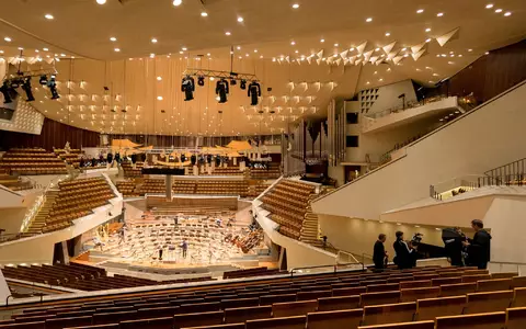 Der Konzertsaal von Architekt Hans Scharoun. - Foto: Carsten Koall/dpa