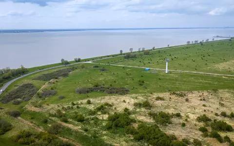 Auf der Suche nach einem Standort für den Bau eines neuen Marinehafens hat sich die Bundeswehr auf einen Ort festgelegt. (Archivbild) - Foto: Sina Schuldt/dpa