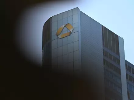 Im Visier der Unicredit: Deutschlands zweitgrößte börsennotierte Bank, die Commerzbank  (Archivbild) - Foto: Michael Brandt/dpa