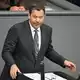 Bundesfinanzminister Lars Klingbeil (SPD) pocht auf Bedingungen bei einer Übernahme der Commerzbank. (Archivbild) - Bild: Michael Brandt/dpa