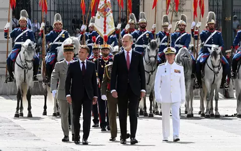 Macron wurde in Madrid mit militärischen Ehren empfangen. - Foto: José Oliva/EUROPA PRESS/dpa