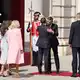 Auch Ministerpräsident Pedro Sánchez begrüßte Macron, das Treffen zwischen beiden findet aber am zweiten Tag statt. - Bild: Thomas Coex/Pool AFP/AP/dpa