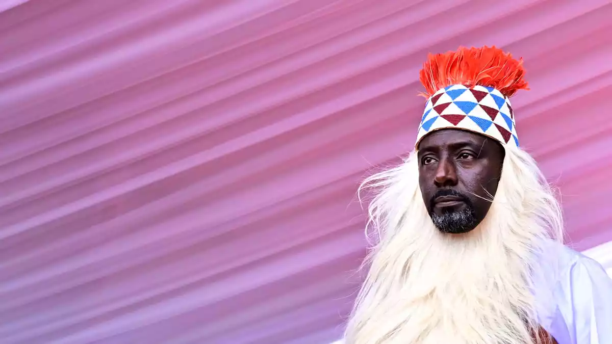 Der Journalist Edward Rukidi Kijanangoma ist der neue König von Tooro. - Bild: Hajarah Nalwadda/AP/dpa