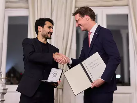 Gündogan sollte den Preis eigentlich schon im vergangenen Jahr bekommen. Jetzt wurde das nachgeholt. - Foto: Rolf Vennenbernd/dpa