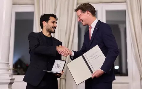 Gündogan sollte den Preis eigentlich schon im vergangenen Jahr bekommen. Jetzt wurde das nachgeholt. - Foto: Rolf Vennenbernd/dpa