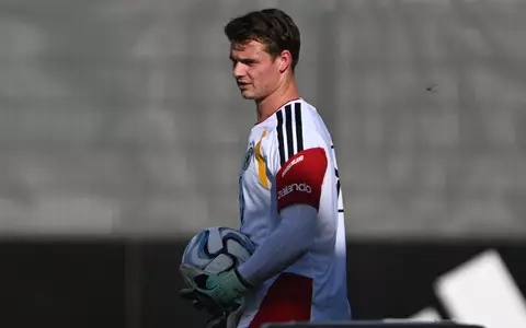 Die Anzeichen mehren sich: Jonas Urbig steht daheim in München vor seinem Debüt im DFB-Tor. - Foto: Federico Gambarini/dpa