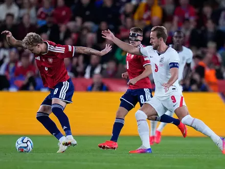 Harry Kane (rechts) traf erneut für England. - Foto: Petr David Josek/AP/dpa