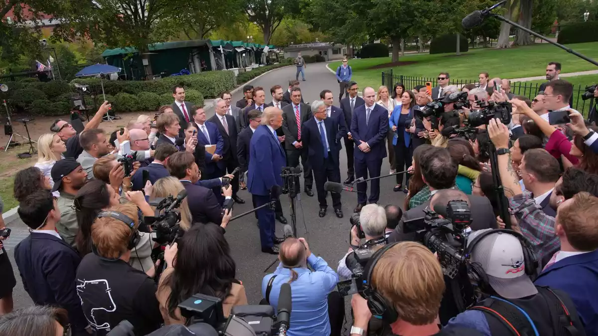 US-Präsident Trump zeigt Verständnis für Nordkoreas Atomwaffen. - Bild: Jacquelyn Martin/AP/dpa
