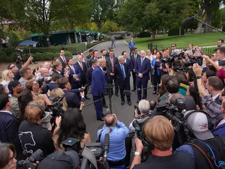 US-Präsident Trump zeigt Verständnis für Nordkoreas Atomwaffen. - Foto: Jacquelyn Martin/AP/dpa