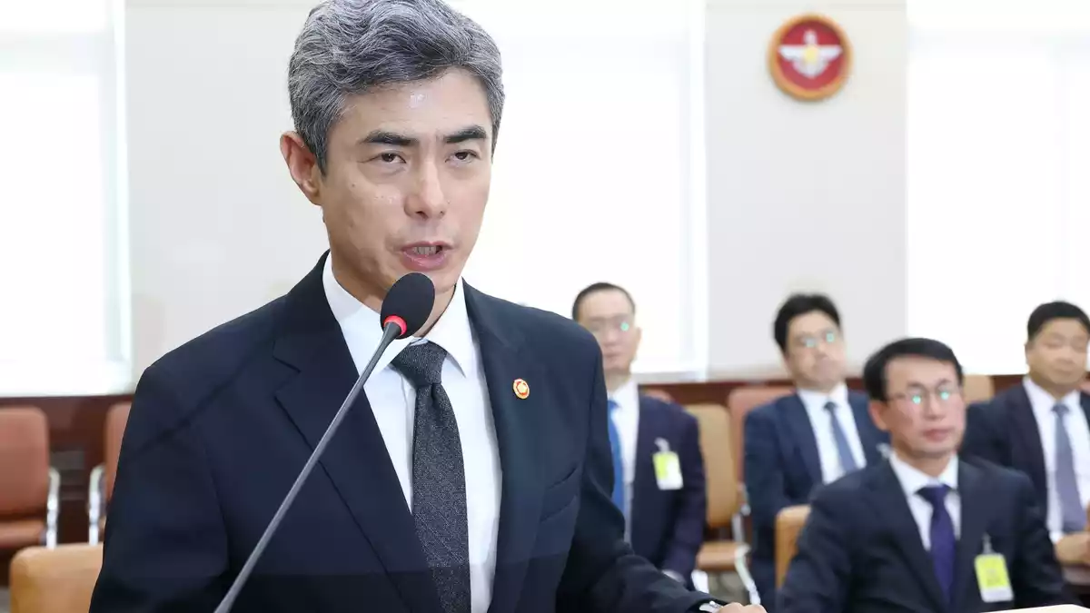 Südkoreas Verteidigungsminister Kang Shin Chul geht davon aus, dass eine von Nordkorea verlegte Mine eine Explosion ausgelöst hat, bei der drei südkoreanische Soldaten verletzt wurden. - Bild: Yonhap/YNA/dpa