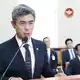 Südkoreas Verteidigungsminister Kang Shin Chul geht davon aus, dass eine von Nordkorea verlegte Mine eine Explosion ausgelöst hat, bei der drei südkoreanische Soldaten verletzt wurden. - Bild: Yonhap/YNA/dpa