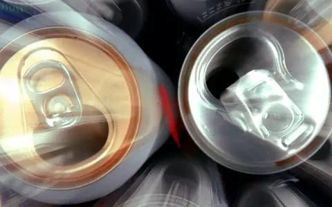 Kinder und Jugendliche konsumieren immer mehr Energydrinks. (Illustration) - Foto: Jens Büttner/dpa/dpa-tmn
